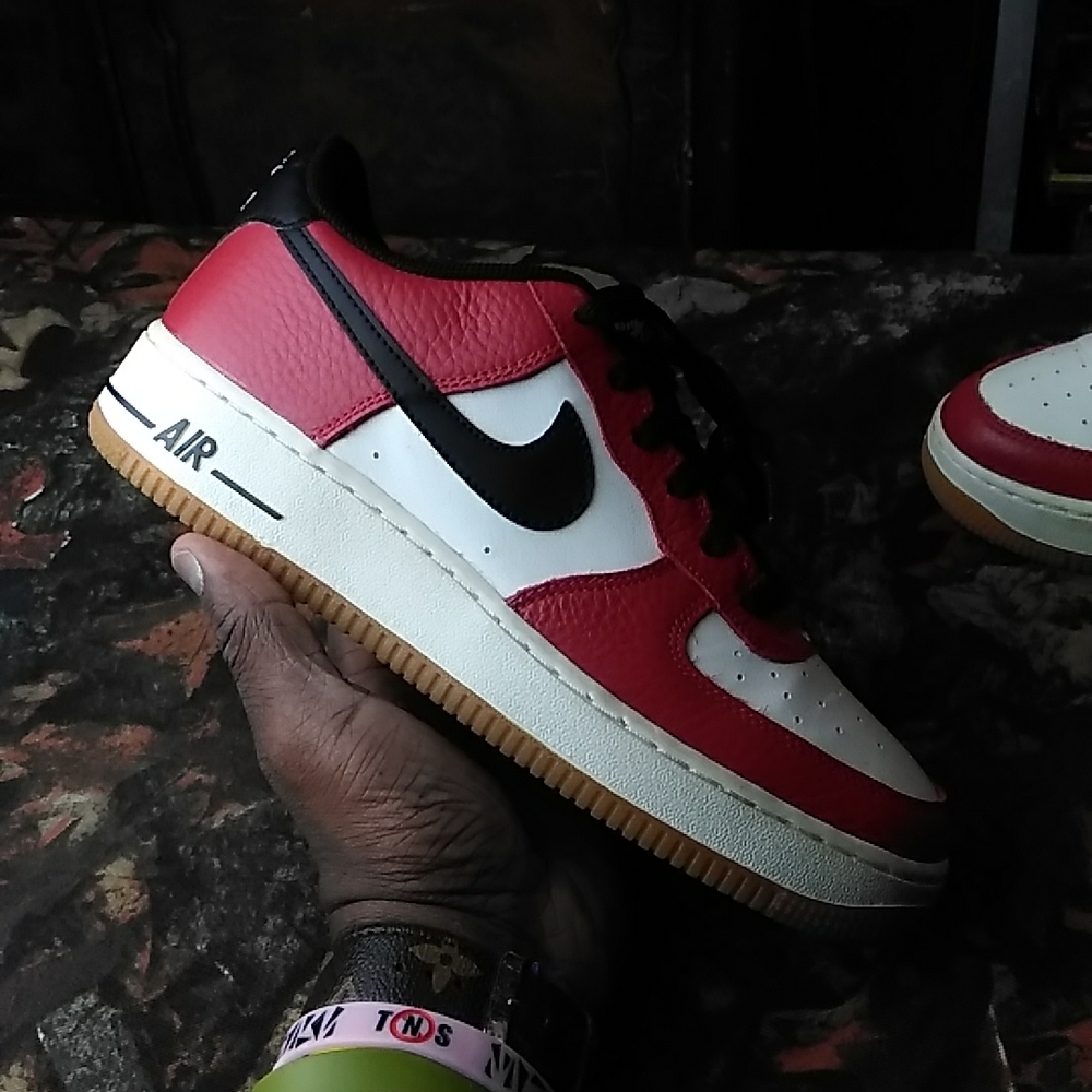 NIKE AIR FORCE ONE BRED